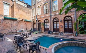 Quarter House Suites